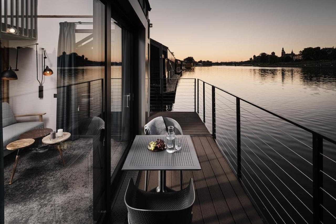 New Port - Premium Floating Aparthotel คราคูฟ ภายนอก รูปภาพ