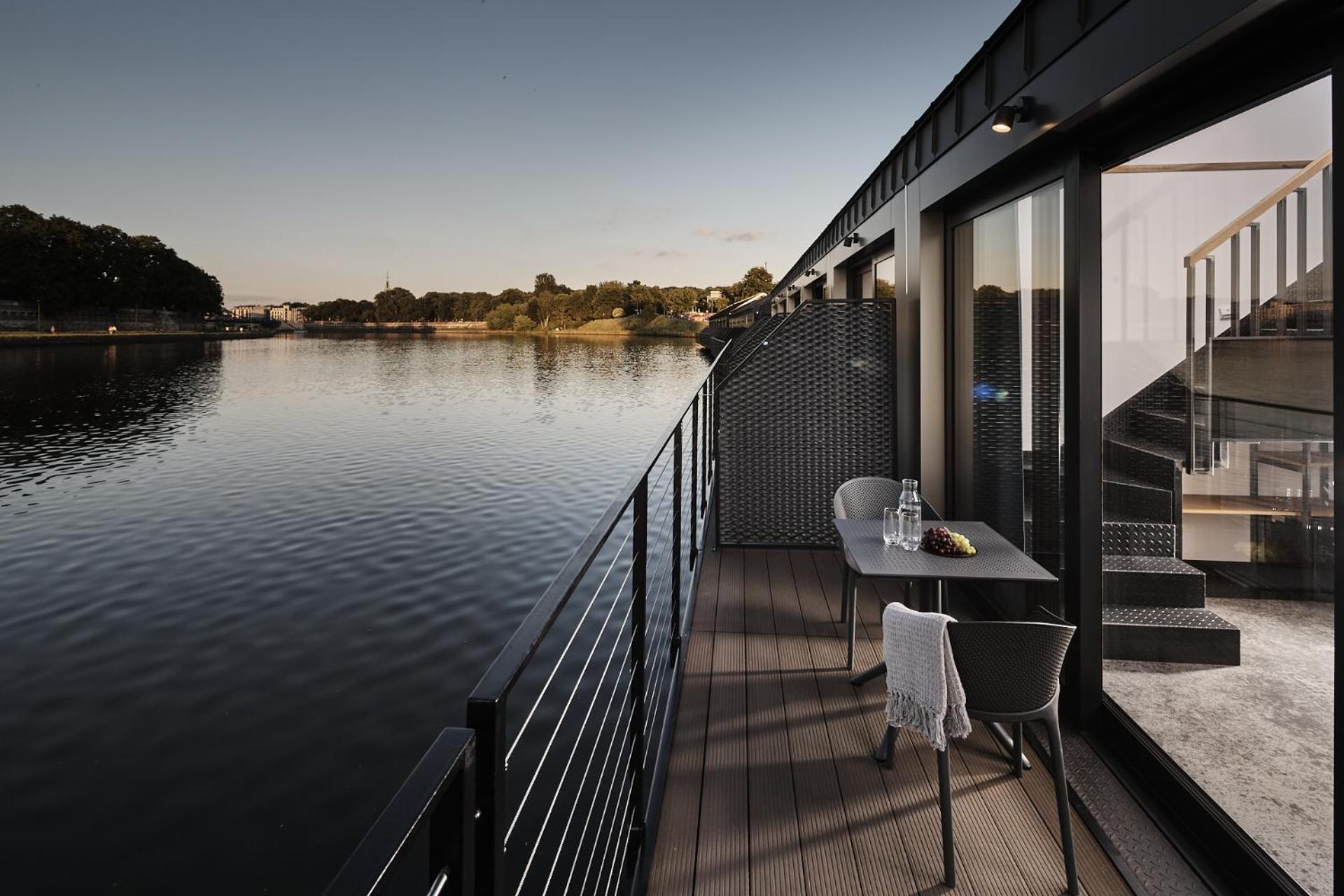 New Port - Premium Floating Aparthotel คราคูฟ ภายนอก รูปภาพ